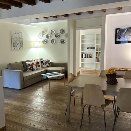 Joivy Cosy Ticinese Retreat 1-Bed Flat Near The Duomo Lägenhet Milano Exteriör bild